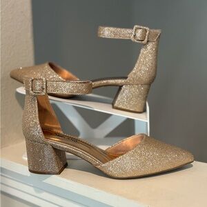 Shoeland Women's Size 10 Gold Sparkle Pointed Toe Ankle Strap 2" Block Heels